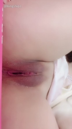新人清纯学妹下海 惊现处女逼【小梨宝宝】通体粉白 刮毛 柔穴 自慰 好棒 截图14