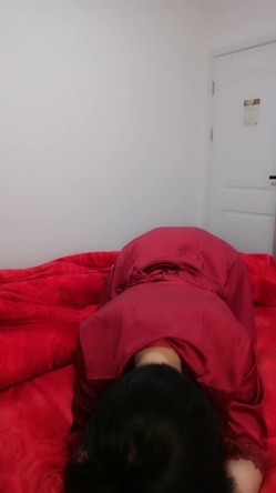 极品【勾魂少妇】美艳少妇让人把持不住 中途和相亲男打电话聊骚 完了就开始自慰 这么淫荡 太反差了！ 截图2