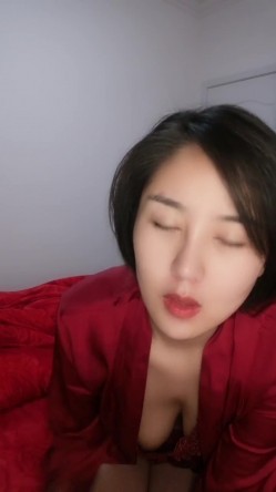 极品【勾魂少妇】美艳少妇让人把持不住 中途和相亲男打电话聊骚 完了就开始自慰 这么淫荡 太反差了！ 截图3