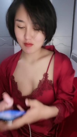 极品【勾魂少妇】美艳少妇让人把持不住 中途和相亲男打电话聊骚 完了就开始自慰 这么淫荡 太反差了！ 截图8