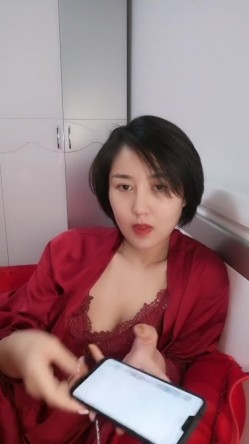 极品【勾魂少妇】美艳少妇让人把持不住 中途和相亲男打电话聊骚 完了就开始自慰 这么淫荡 太反差了！ 截图9