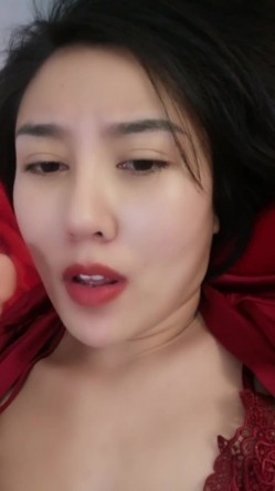 极品【勾魂少妇】美艳少妇让人把持不住 中途和相亲男打电话聊骚 完了就开始自慰 这么淫荡 太反差了！ 截图11