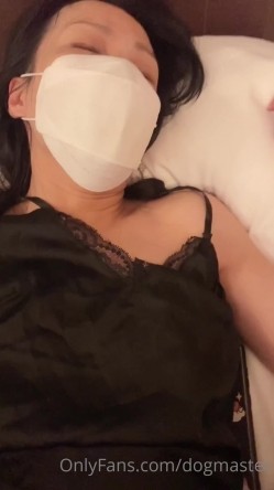 地狱调教大咖【狗王】私拍第二季~吃精双通车震各种刺激玩法无水原画 截图1