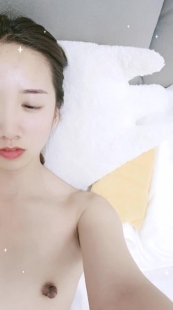 主营户外，喜欢刺激的感觉，【小温柔】，约情人驱车到无人区，车震内射，回到酒店性欲再起，骚逼真是个榨 截图4