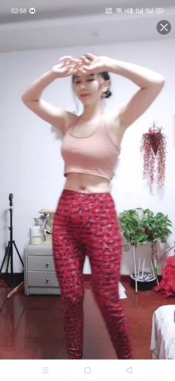 最新抖音泄密！大奶风骚熟女【小妈】骚舞自慰啪啪 截图1