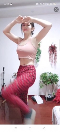 最新抖音泄密！大奶风骚熟女【小妈】骚舞自慰啪啪 截图4