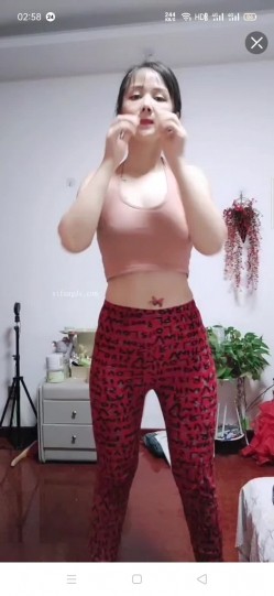 最新抖音泄密！大奶风骚熟女【小妈】骚舞自慰啪啪 截图5