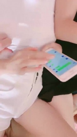 颜值少妇【夜猫妖姬】群魔乱舞，多女群P，一女被操三女围观，骚逼轮流上阵折磨男主 截图3