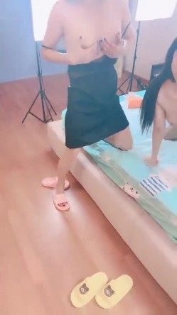 颜值少妇【夜猫妖姬】群魔乱舞，多女群P，一女被操三女围观，骚逼轮流上阵折磨男主 截图7