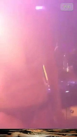 国内某夜场大奶骚逼脱掉上衣的一刻简直嗨到爆这身材干起绝对爽 截图16