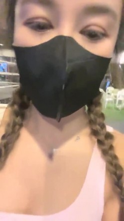 网黄界的黑马，瀑布式喷水，【翘臂桃桃】泰国游，到健身房玩跳蛋，牛郎圈找牛郎，被操的大喷水 截图14