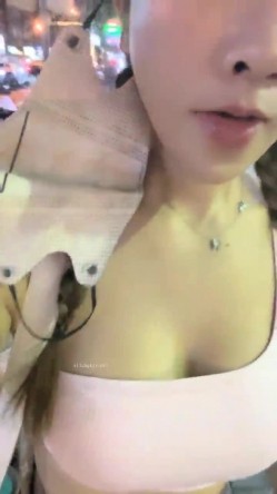 网黄界的黑马，瀑布式喷水，【翘臂桃桃】泰国游，到健身房玩跳蛋，牛郎圈找牛郎，被操的大喷水 截图16