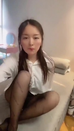 【熟女福利】快手丝袜熟女团队，【花嫂】福利视频30V 超级骚，特别骚气的少妇 截图1
