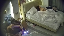 酒店偷拍连续3天入住的年轻情侣古灵精怪的双马尾可爱甜妹被男友不分日夜操了几次 截图15