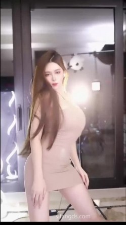 抖音极品少妇【海琴烟】九头身美女，裸舞诱惑，道具自慰高潮，喜欢大长腿闻大屁眼子的不可错过 截图1