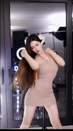 抖音极品少妇【海琴烟】九头身美女，裸舞诱惑，道具自慰高潮，喜欢大长腿闻大屁眼子的不可错过 截图2