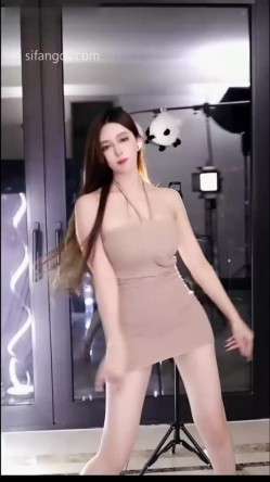 抖音极品少妇【海琴烟】九头身美女，裸舞诱惑，道具自慰高潮，喜欢大长腿闻大屁眼子的不可错过 截图4