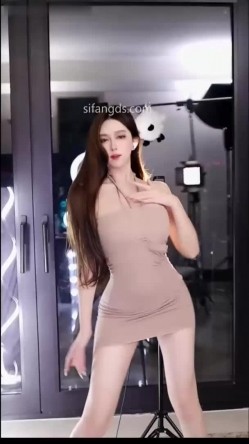 抖音极品少妇【海琴烟】九头身美女，裸舞诱惑，道具自慰高潮，喜欢大长腿闻大屁眼子的不可错过 截图5