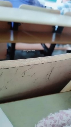 刺激【大三妹妹小美】寝室脱衣~自慰秀~上课真空~跳蛋直播~！~课堂上，宿舍偷拍舍友，粉逼，美乳，学生妹必看 截图5