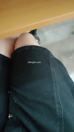 刺激【大三妹妹小美】寝室脱衣~自慰秀~上课真空~跳蛋直播~！~课堂上，宿舍偷拍舍友，粉逼，美乳，学生妹必看 截图6