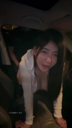 最新流出抖音极品巨乳网红李雅 ️约白领粉丝车震 截图11