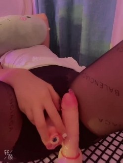 花椒萌儿 ️丰满千金，黑丝御姐，肥臀鲍鱼，淫汁多多，11V自慰诱惑！ 截图7
