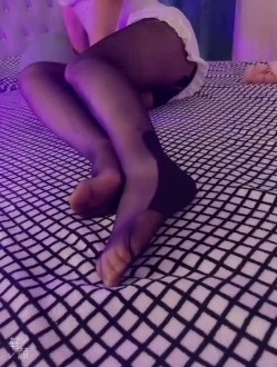 花椒萌儿 ️丰满千金，黑丝御姐，肥臀鲍鱼，淫汁多多，11V自慰诱惑！ 截图11