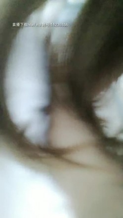 不正经的嫂子要多骚有多骚，双指抠她骚逼沾着淫水给她吃，口交大鸡巴各种体位爆草抽插，让她爽上天叫的好骚 截图6