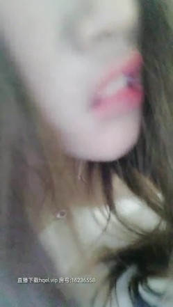 不正经的嫂子要多骚有多骚，双指抠她骚逼沾着淫水给她吃，口交大鸡巴各种体位爆草抽插，让她爽上天叫的好骚 截图8