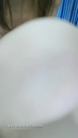 不正经的嫂子要多骚有多骚，双指抠她骚逼沾着淫水给她吃，口交大鸡巴各种体位爆草抽插，让她爽上天叫的好骚 截图10