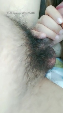 不正经的嫂子要多骚有多骚，双指抠她骚逼沾着淫水给她吃，口交大鸡巴各种体位爆草抽插，让她爽上天叫的好骚 截图16