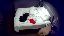 天眼酒店高清偷拍连续几天入住的奇葩小情侣整天裸睡不啪啪只会对着平板跳操 截图6
