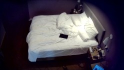 天眼酒店高清偷拍连续几天入住的奇葩小情侣整天裸睡不啪啪只会对着平板跳操 截图14