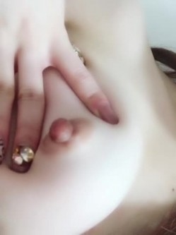 高颜值女神级反差婊白领良家美女李始宇不健康露脸私拍流出对着镜子自慰内裤擦淫水 截图11
