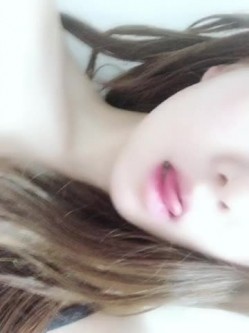 高颜值女神级反差婊白领良家美女李始宇不健康露脸私拍流出对着镜子自慰内裤擦淫水 截图16