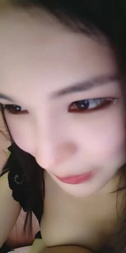最纯美女校花苏苏沦为欲望的性奴，全程露脸情趣装扮身材很好，道具抽插无毛骚逼浪叫精彩连播叫声骚浪 截图2
