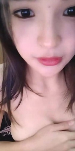 最纯美女校花苏苏沦为欲望的性奴，全程露脸情趣装扮身材很好，道具抽插无毛骚逼浪叫精彩连播叫声骚浪 截图3