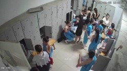舞蹈班《监控破解》偷拍多位美女学员后台换衣服 截图4