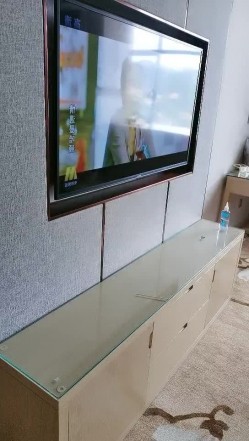 轻熟女露脸跟小哥就酒店激情啪啪，让小哥吃奶舔逼玩的好骚，从床上草到床下各种抽插看着窗外风情爆草浪叫 截图11