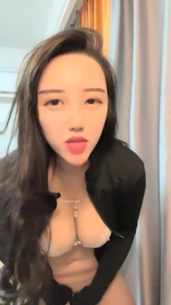 178胸膜！~【傲胸新木优子】，KTV土豪淫乱，高端酒店会牛郎！夜生活真是丰富，之前还爱装逼不脱呢 截图5