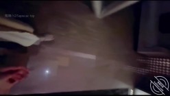【意淫自己妹妹】洗浴中心跟妹妹偷情，心惊胆跳的，不过瘾还去天台找刺激 截图8