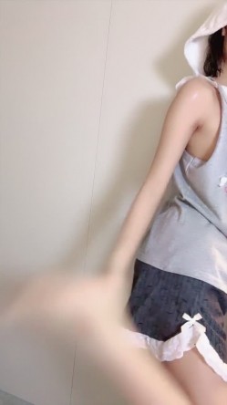 全网大众女神【崽崽】就喜欢皮肤这么白净的女神 巨乳翘臀 逼毛好旺盛 道具自慰 声音还好听酥酥的 截图6