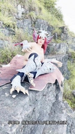 【超美高端 ️罕见露脸露点】极品Cos爆机少女【喵小吉】动漫改新作《怪物猎人:曙光》极致粉穴美乳 超清4K原版无水印 截图12