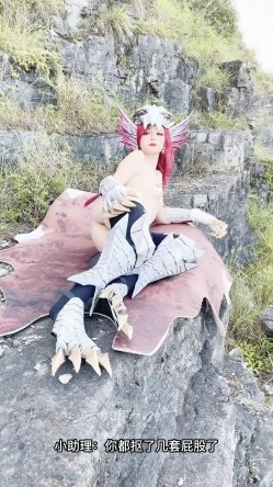 【超美高端 ️罕见露脸露点】极品Cos爆机少女【喵小吉】动漫改新作《怪物猎人:曙光》极致粉穴美乳 超清4K原版无水印 截图14