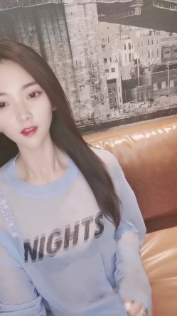 浓眉大眼女神--极品尤物【东方空姐】勾人魂魄的妖女：’啊啊，哥哥喜欢人家的小骚逼吗，流好多小骚水啦哥哥‘，手指肉棒插穴 好骚好淫荡！ 截图3