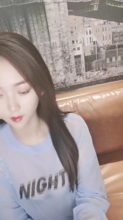 浓眉大眼女神--极品尤物【东方空姐】勾人魂魄的妖女：’啊啊，哥哥喜欢人家的小骚逼吗，流好多小骚水啦哥哥‘，手指肉棒插穴 好骚好淫荡！ 截图5