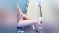 超大巨乳模特女神【费若拉】 大尺度洗澡露点，揉奶，被肏得哇哇叫！和闺蜜前胸贴后背，和闺蜜说：这视频绝对火 哈哈。 截图12
