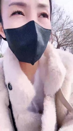 名媛极品黑丝御姐【小夭儿】商场户外~丝袜高跟~跳蛋狂震喷水 截图1