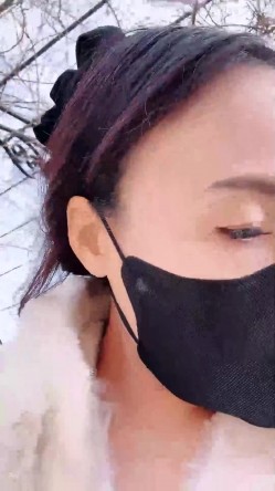 名媛极品黑丝御姐【小夭儿】商场户外~丝袜高跟~跳蛋狂震喷水 截图4