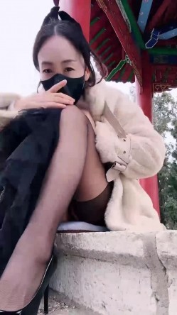 名媛极品黑丝御姐【小夭儿】商场户外~丝袜高跟~跳蛋狂震喷水 截图10